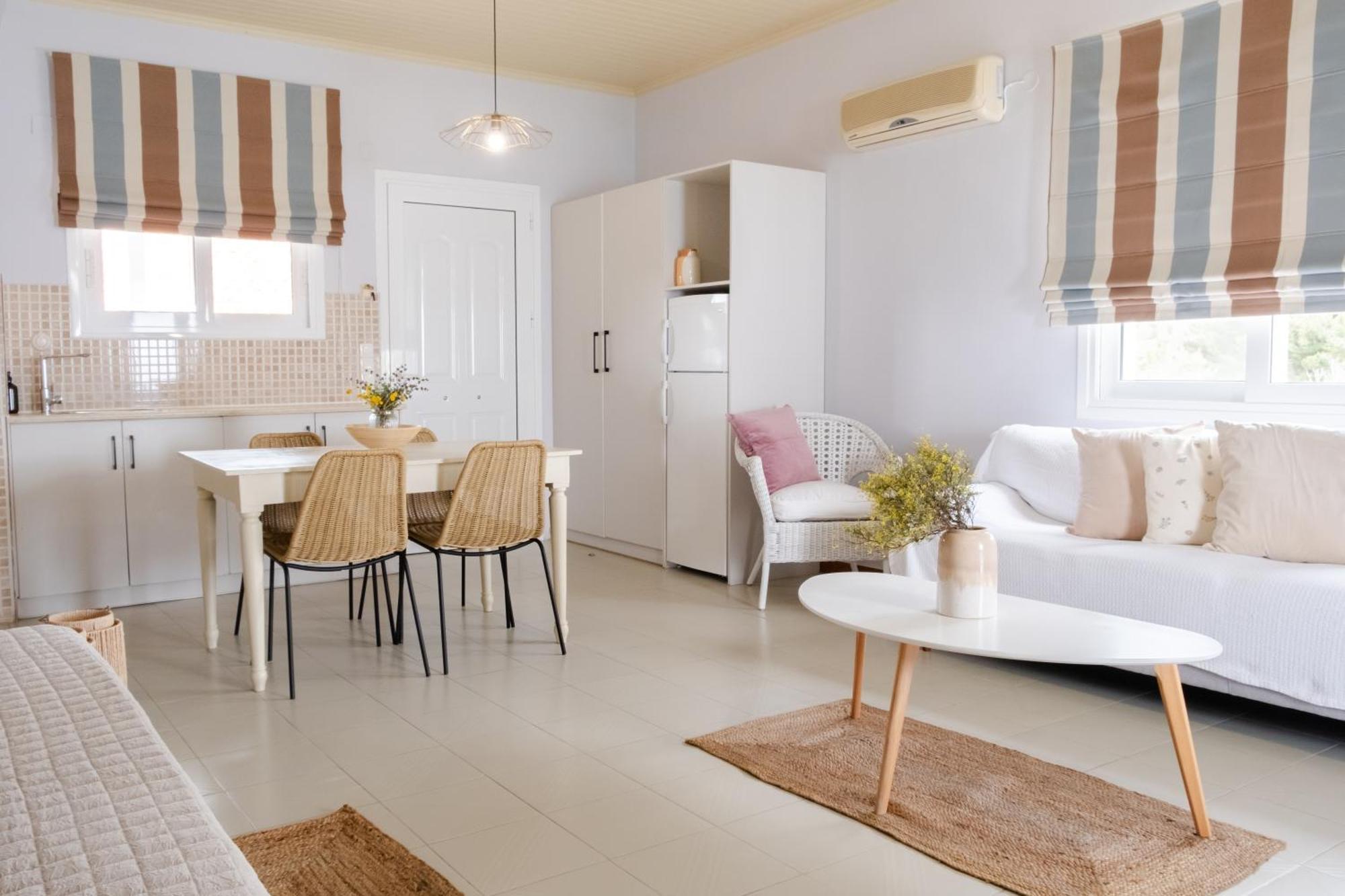 Blue House Apartments Vasilikí Екстериор снимка