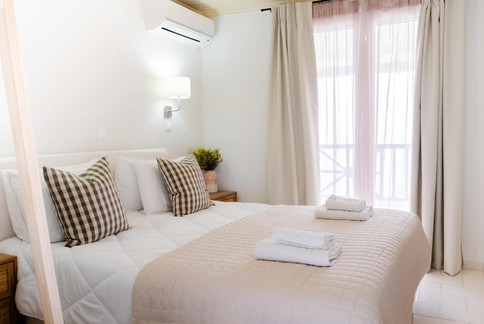 Blue House Apartments Vasilikí Екстериор снимка