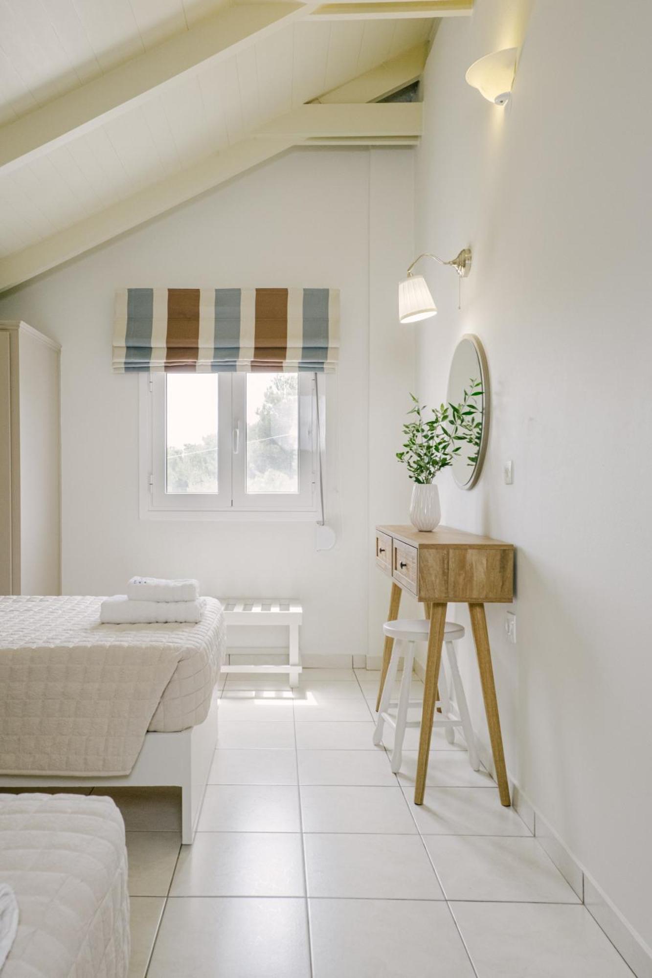 Blue House Apartments Vasilikí Стая снимка