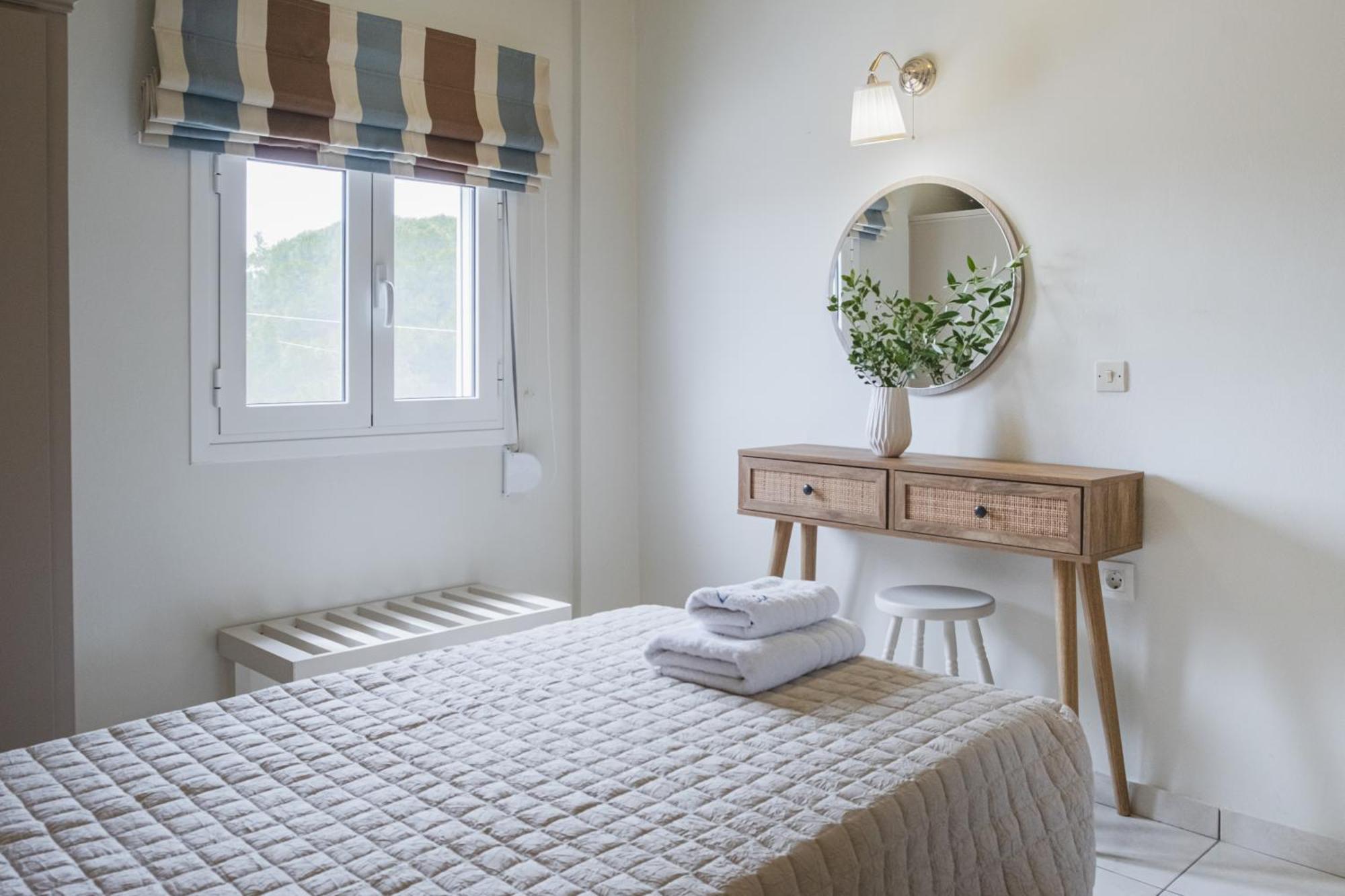 Blue House Apartments Vasilikí Екстериор снимка