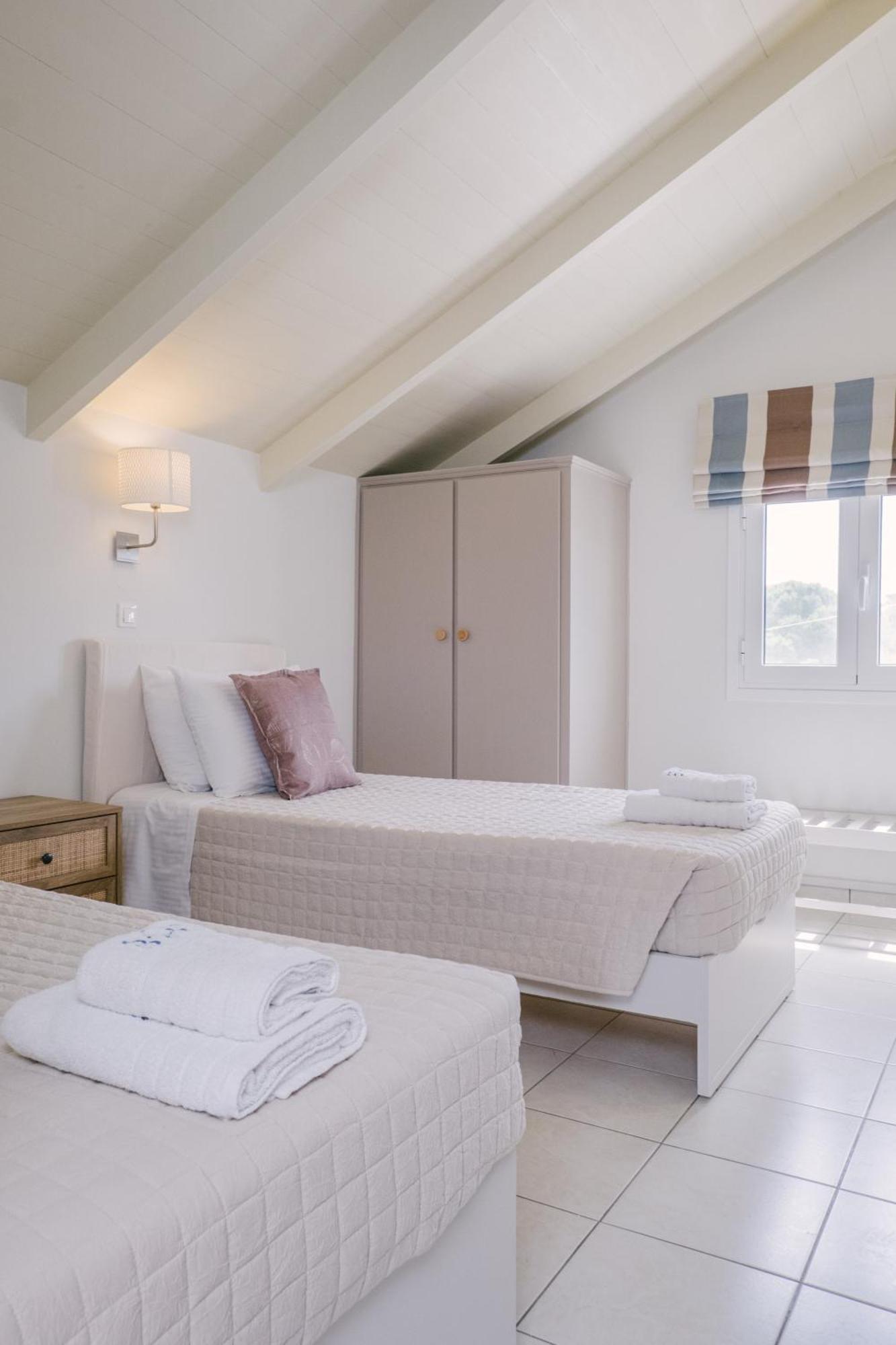 Blue House Apartments Vasilikí Екстериор снимка