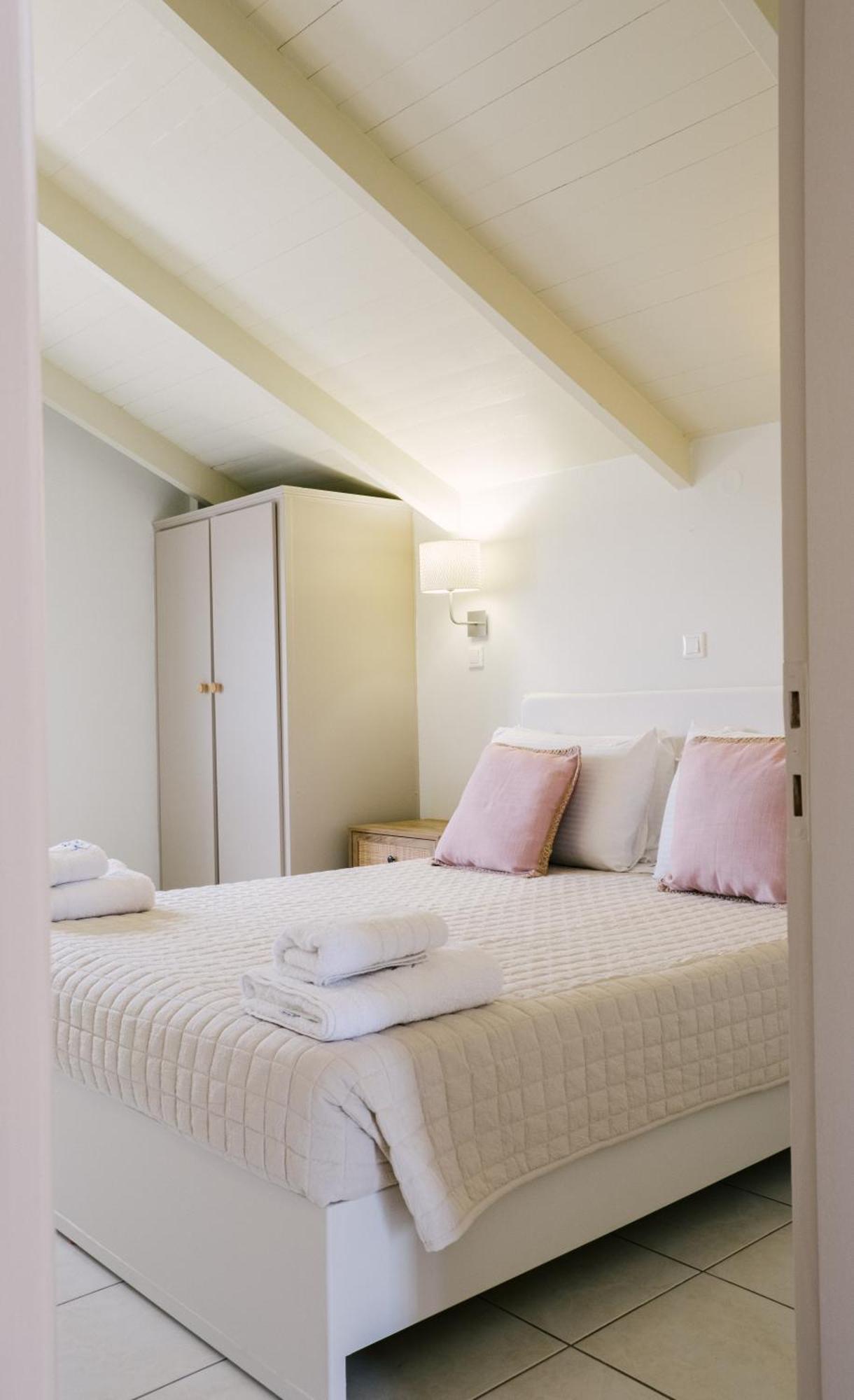 Blue House Apartments Vasilikí Екстериор снимка