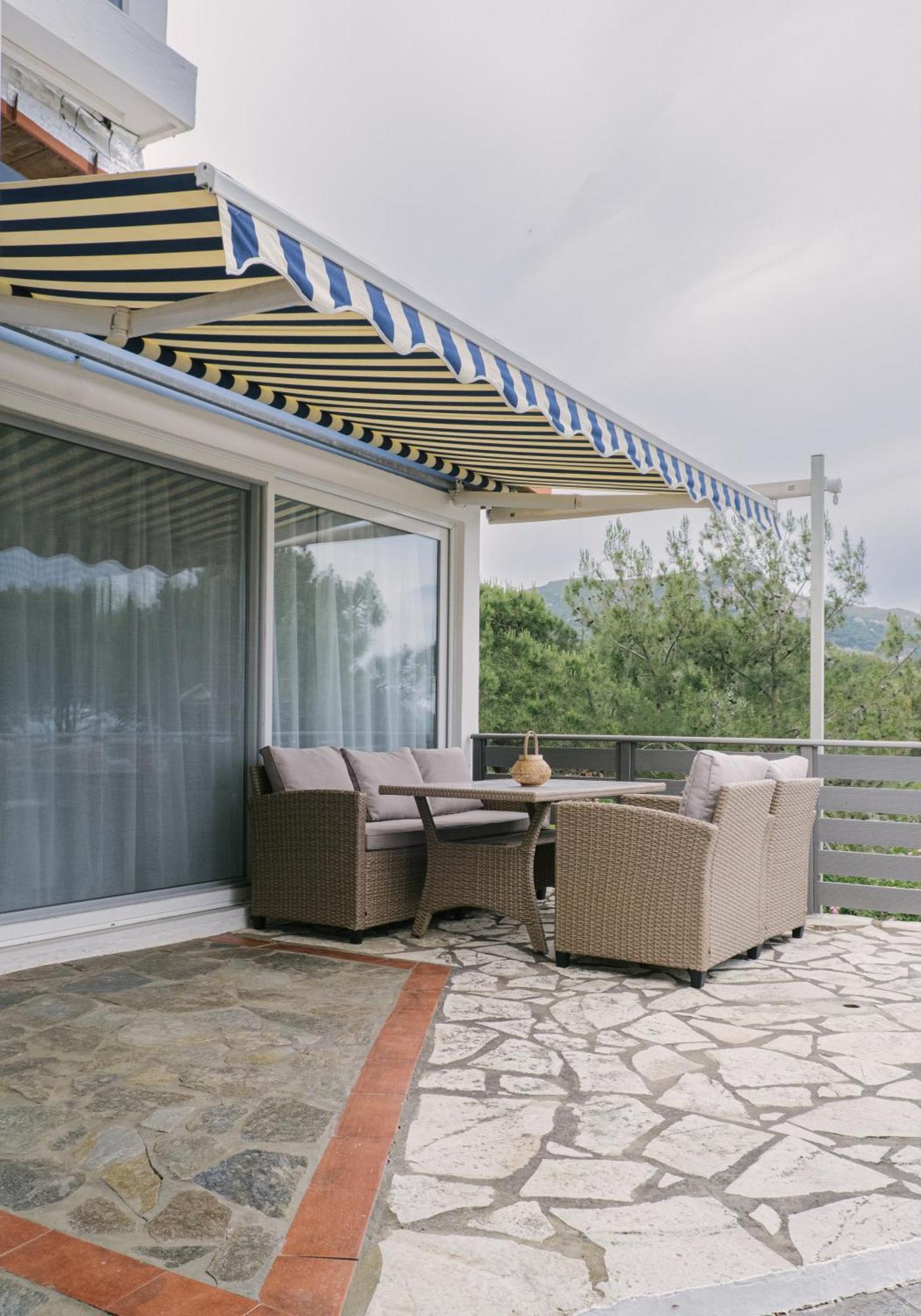 Blue House Apartments Vasilikí Екстериор снимка