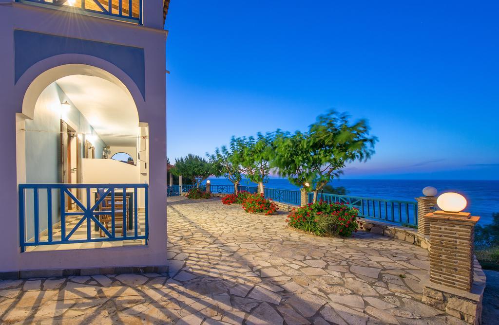 Blue House Apartments Vasilikí Стая снимка